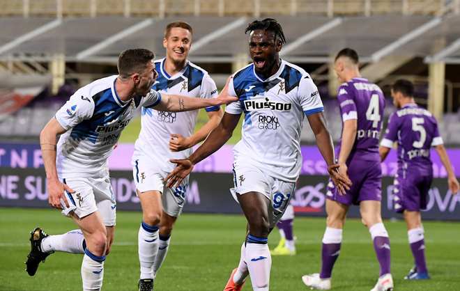 很多人把牌 很多人把牌